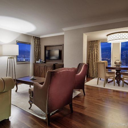 开塞利希尔顿酒店 外观 照片 A suite at the Four Seasons Hotel