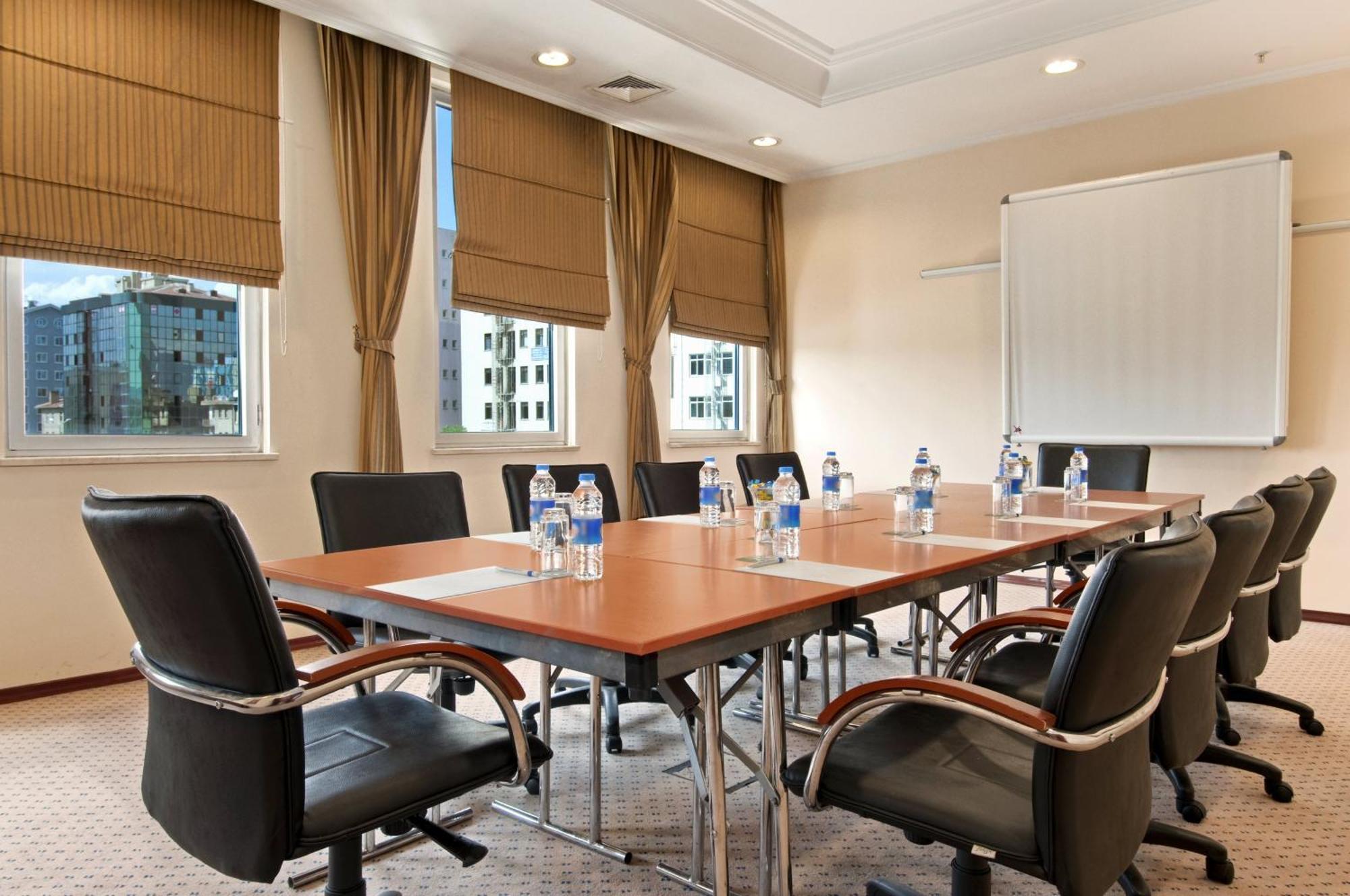 开塞利希尔顿酒店 商务 照片 Meeting room